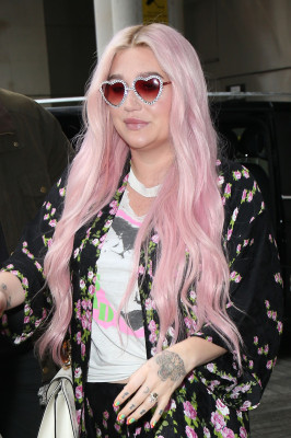 певица Kesha