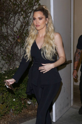 Khloe Kardashian – Leaves BCBC Nail Spa in Thousand Oaks 11/28/2018
