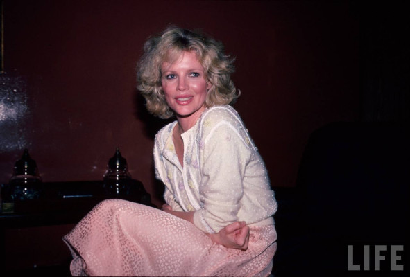 Kim Basinger pic #347500