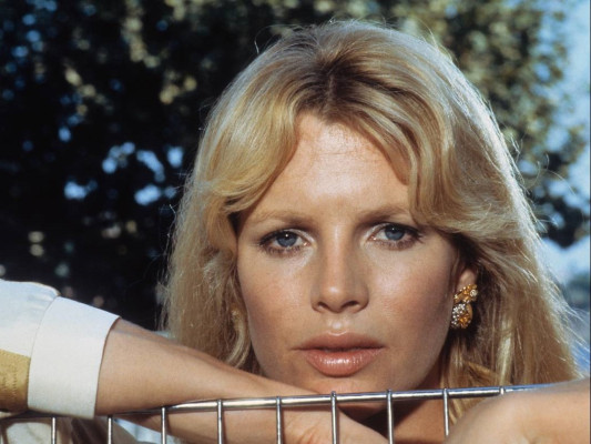 Kim Basinger - Never Say Never Again (1983)