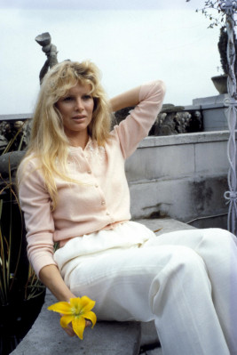 Kim Basinger pic #521894