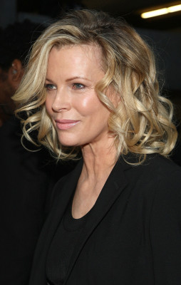 Kim Basinger pic #690152