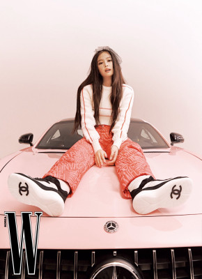 Kim Jennie-«W» 2021.