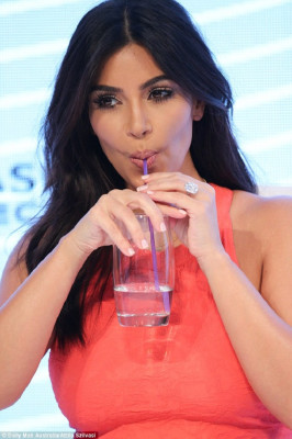 Kim Kardashian pic #760684