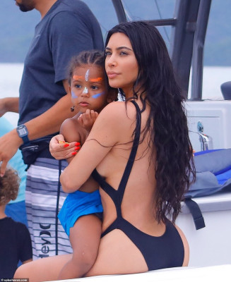 Kim Kardashian pic #1188555