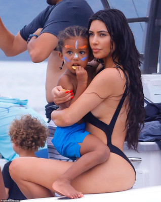Kim Kardashian pic #1188557