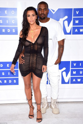 Kim Kardashian pic #1211090