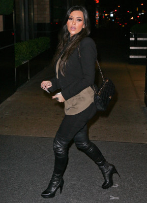 photo 23 in Kardashian gallery [id319908] 2010-11-30 00:00:00
