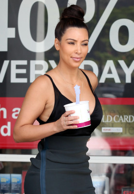 Kim Kardashian pic #564719