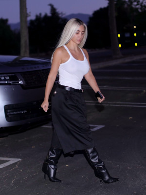 Kim Kardashian – Out in Los Angeles