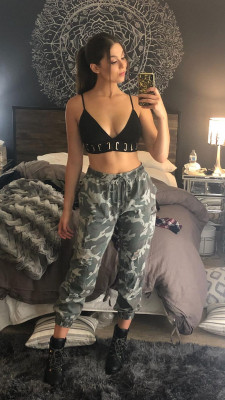 Kira Kosarin – Social Media