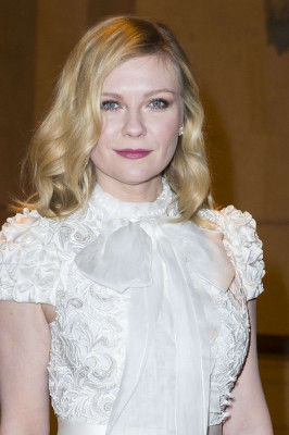  Kirsten Dunst – Ralph &amp; Russo Fashion Show Haute-Couture SS 2017
