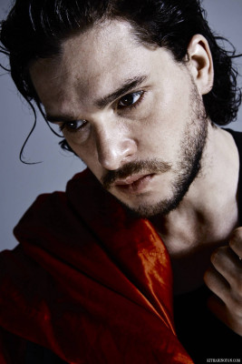 Kit Harington - Out 06/05/2015