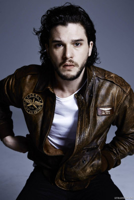 Kit Harington - Out 06/05/2015