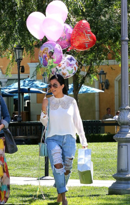 Kourtney Kardashian pic #725813
