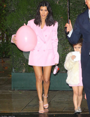 photo 8 in Kardashian gallery [id1054687] 2018-03-18 00:00:00