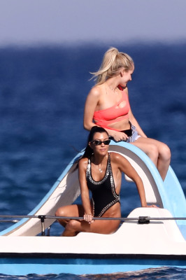 Kourtney Kardashian pic #980949