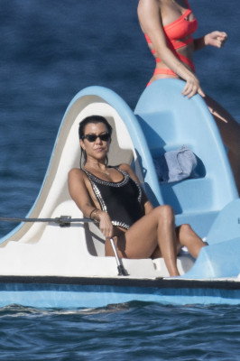 Kourtney Kardashian pic #981337
