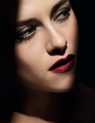 Kristen Stewart – Noir et Blanc de Chanel Summer 2019 Campaign