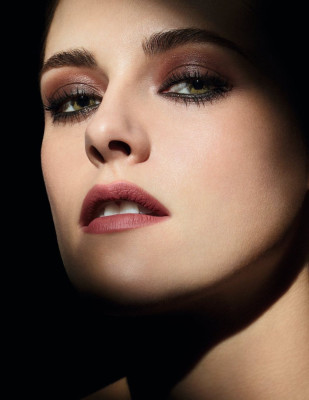 Kristen Stewart – Noir et Blanc de Chanel Summer 2019 Campaign