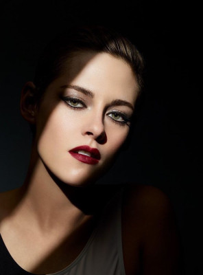 Kristen Stewart – Noir et Blanc de Chanel Summer 2019 Campaign