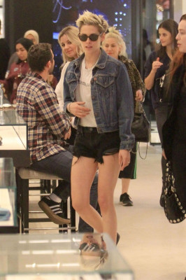 Kristen Stewart – Shopping in Beverly Hills 12/20/2018
