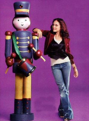 Kristin Kreuk pic #281999