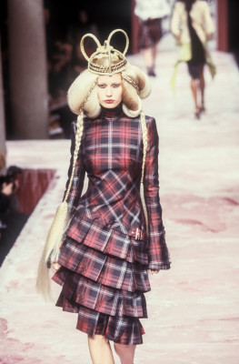 Kirsty Hume for Antonio Berardi FW 1999