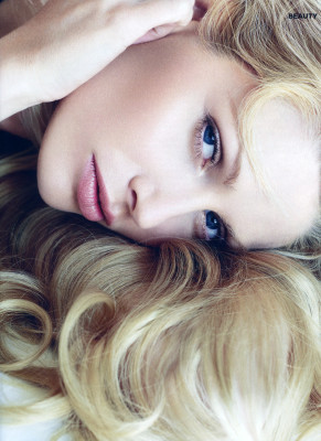 Kirsty Hume pic #249785