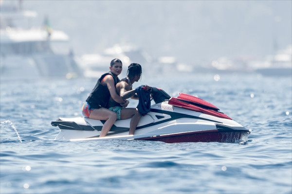 Kylie Jenner | JET SKIING IN POSITANO 08/10/19