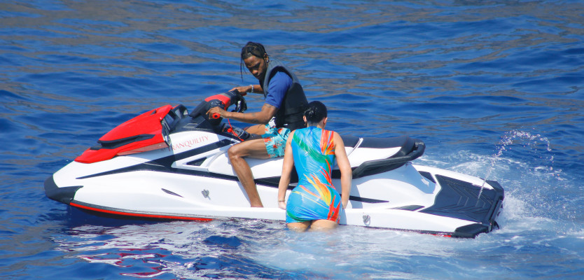 Kylie Jenner | JET SKIING IN POSITANO 08/10/19