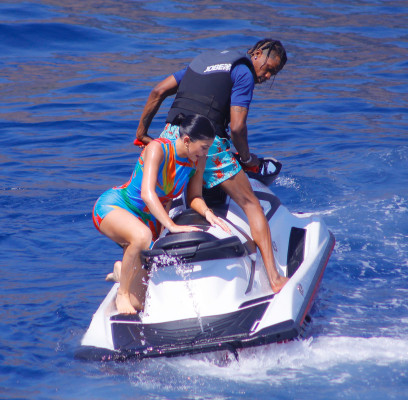 Kylie Jenner | JET SKIING IN POSITANO 08/10/19