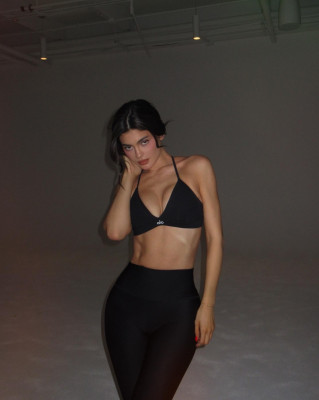 Kylie Jenner - Alo Yoga 03/16/2024