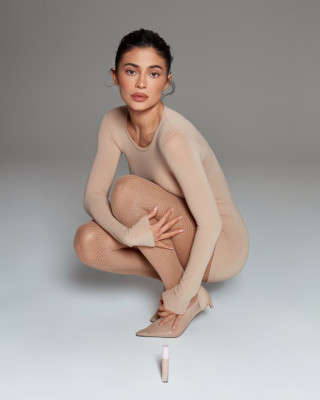 Kylie Jenner - Kylie Cosmetics &#039;Power Plush Longwear Concealer&#039; (2023)