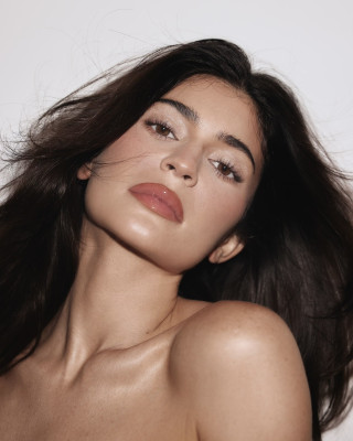 Kylie Jenner - Kylie Cosmetics 'Holiday' (2024)
