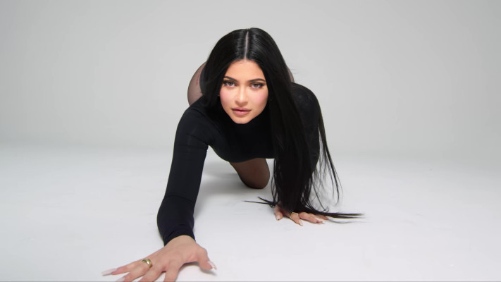 Kylie Jenner for &#039;Kendall &amp; Kylie by Kylie Cosmetics&#039; || 2020
