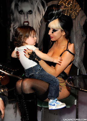 Lady Gaga May 23 - Born This Way - Signing Autographs