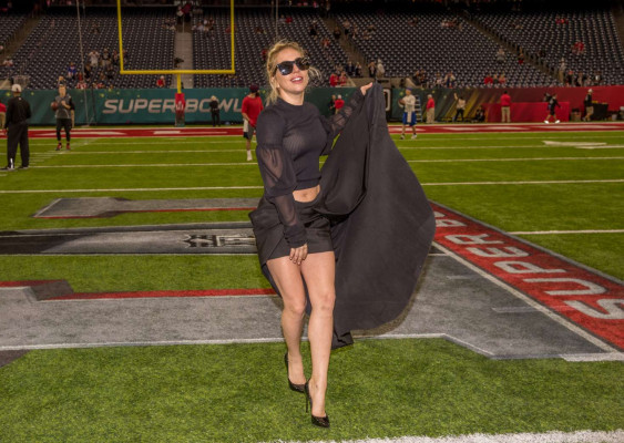  Lady Gaga – Super Bowl LI between the Atlanta Falcons vs New England Patriots