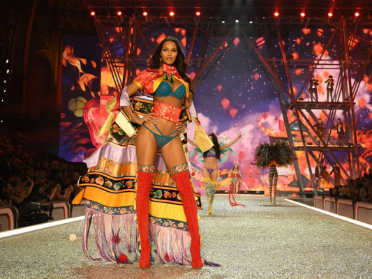 2016 Victoria’s Secret Fashion Show Runway in Paris
