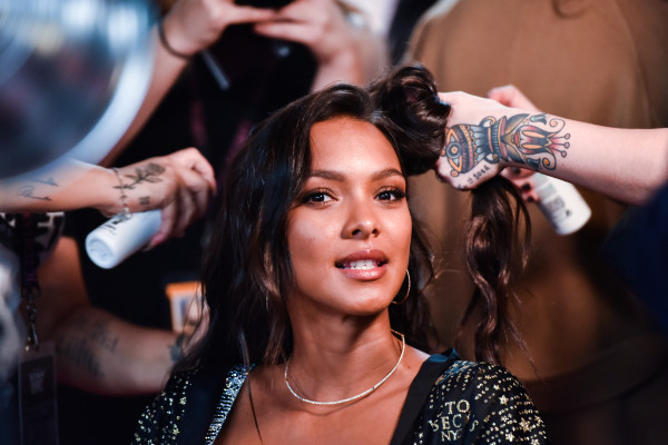 Lais Ribeiro – Victoria’s Secret Fashion Show Backstage 2018 