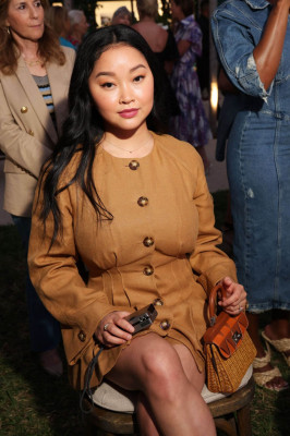 Lana Condor-Veronica Beard Spring 2022 Runway Show
