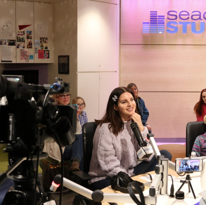 Lana Del Rey - Monroe Carell Jr. Children&#039;s Hospital in Nashville 02/06/2018