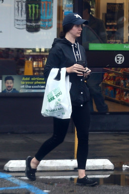 Lana Del Rey - 7 Eleven in West Hollywood 01/17/2019