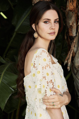 Lana Del Rey by Hilary Walsh for Grazia Magazine (2017)