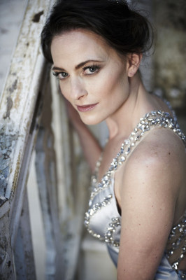 Lara Pulver pic #701447
