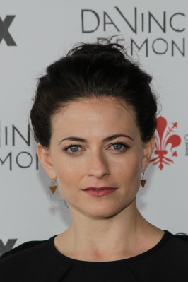 Lara Pulver pic #701645