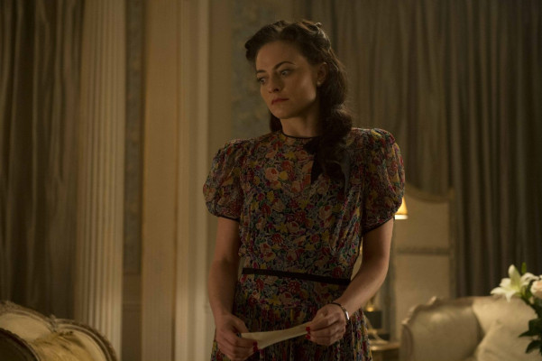Lara Pulver pic #701563
