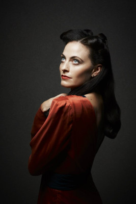 Lara Pulver pic #701568