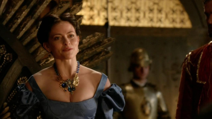 Lara Pulver pic #701564