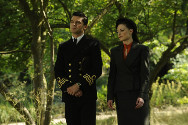 Lara Pulver pic #701562